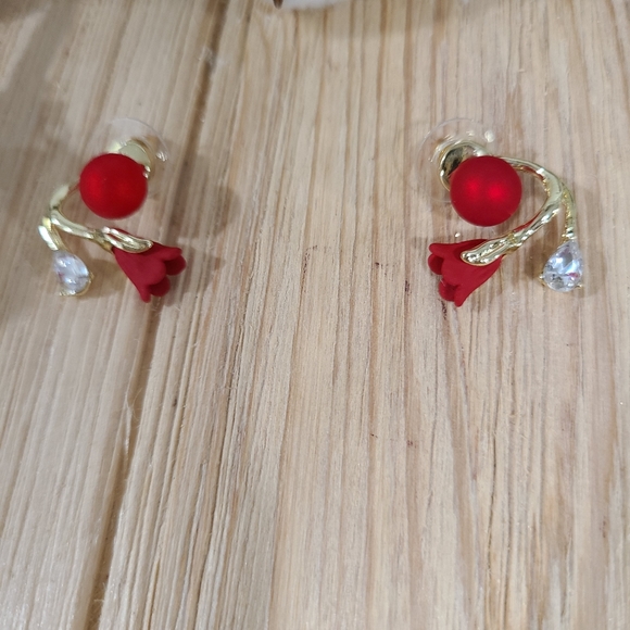 ❤️🌹NEW❤️🌹SUPER GORGEOUS!! Red Rose,CZ, and faux Pearl Ear Climbers ❤️🌹 - Picture 12 of 12